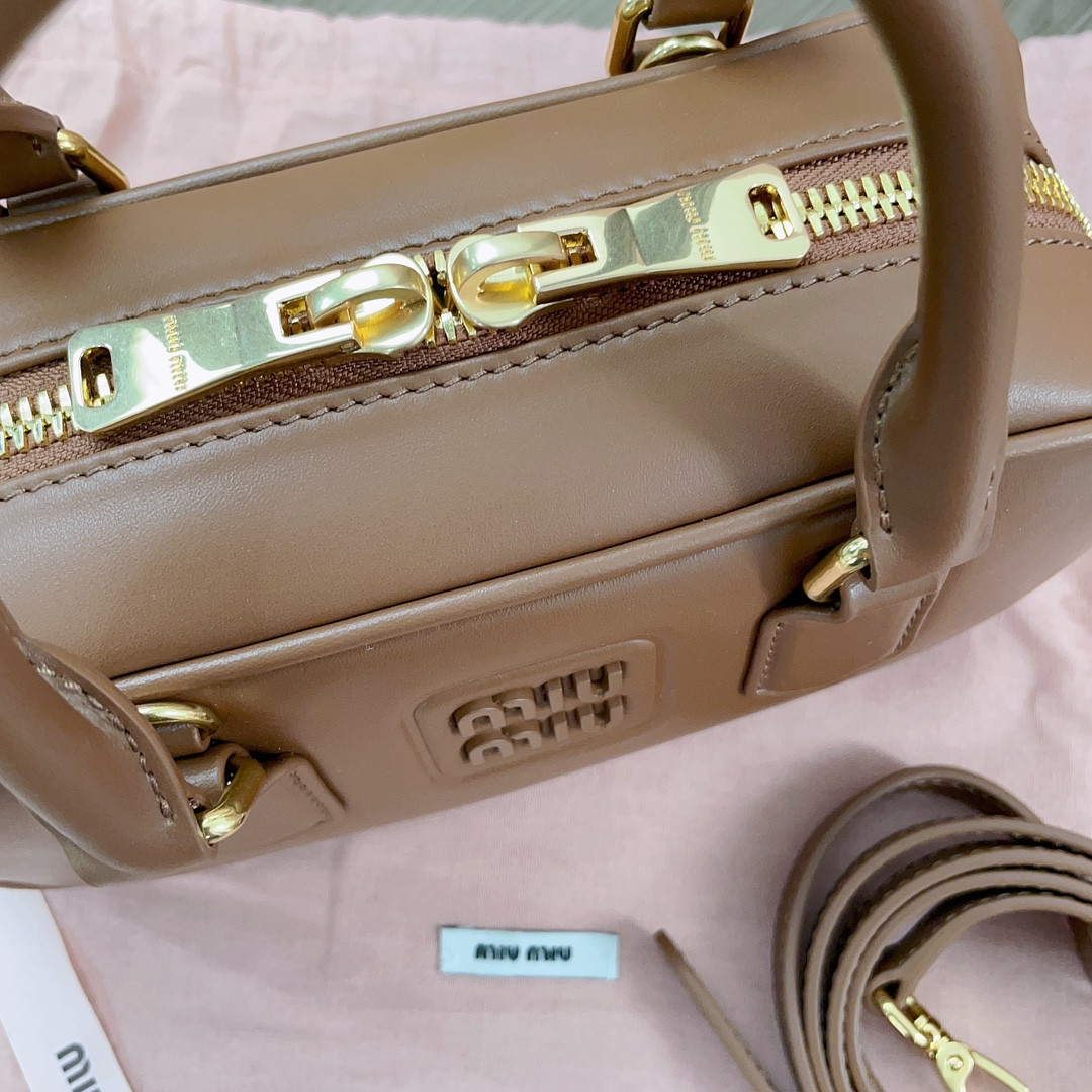 M1v M1v arcadie leather bag 10.5x22x7.5cm