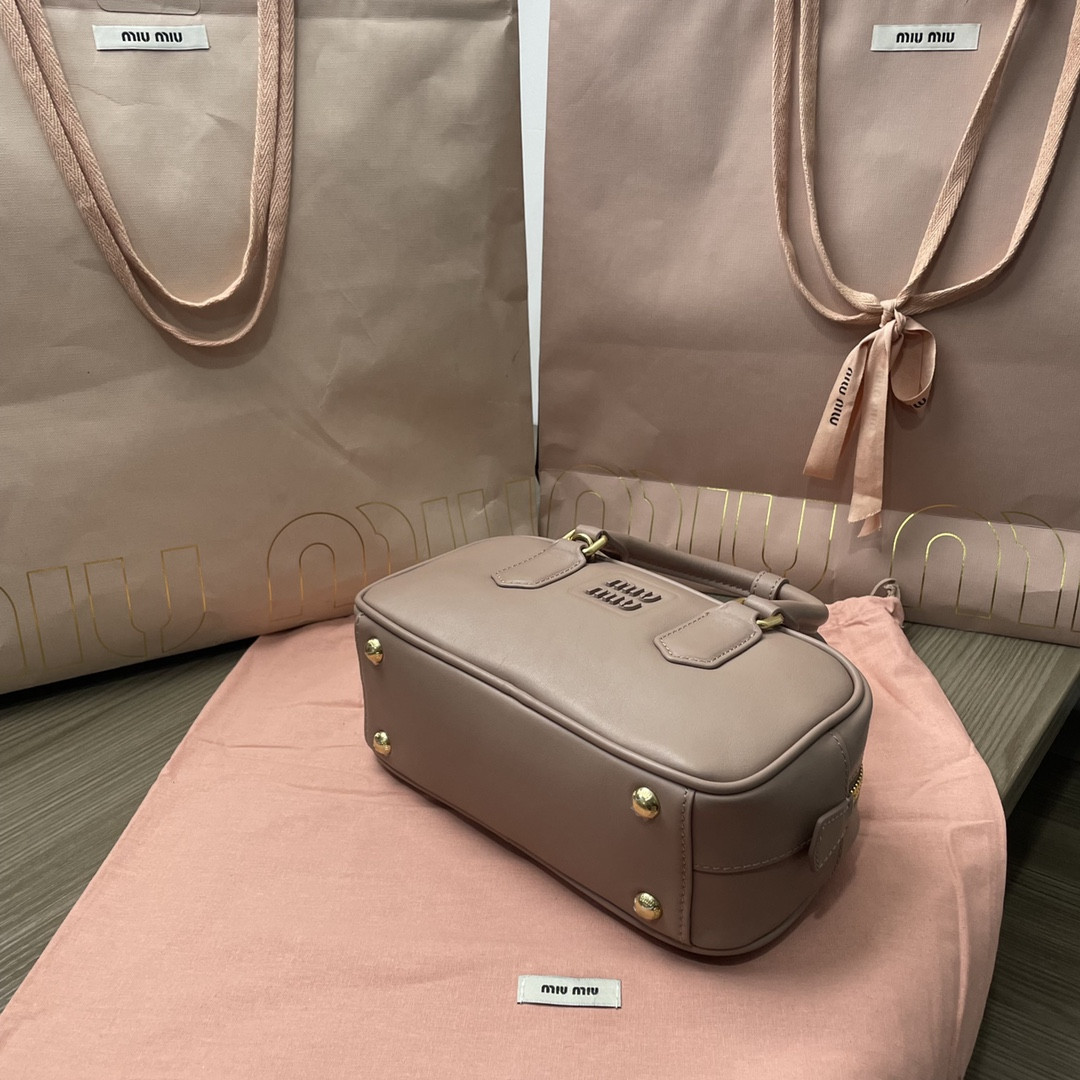 M1v M1v arcadie leather bag 10.5x22x7.5cm
