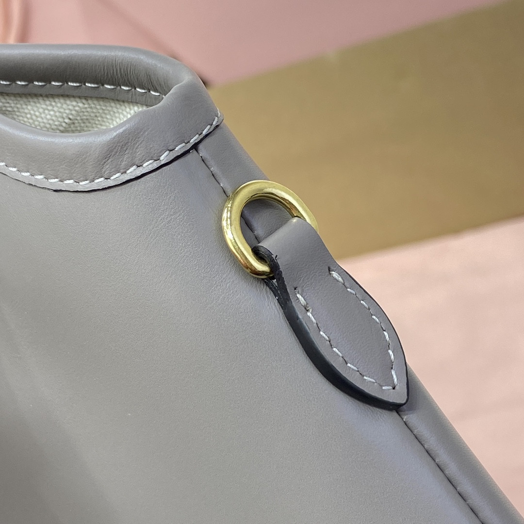 M1v M1v ivy leather bag 40x35cm