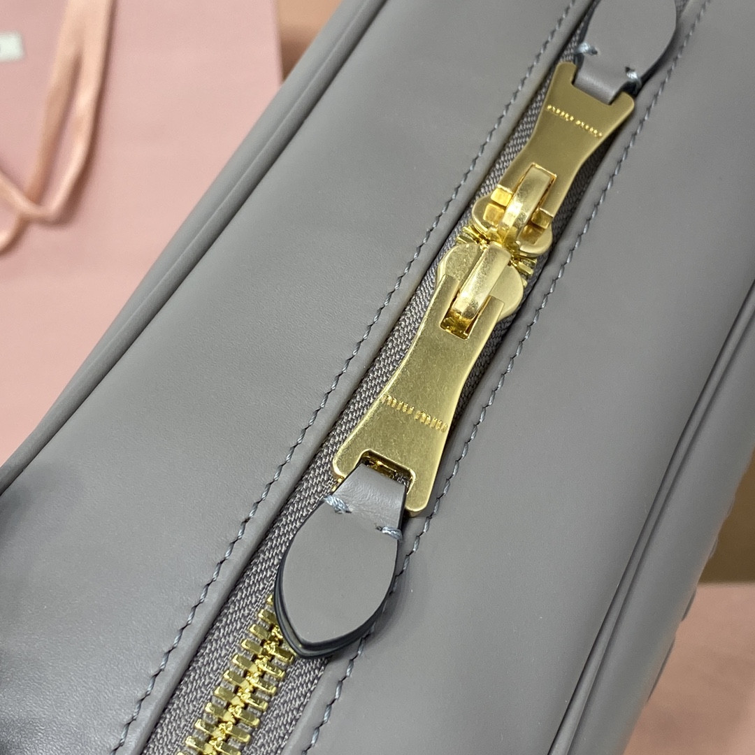 M1v M1v leather beau bag 23x34x10cm
