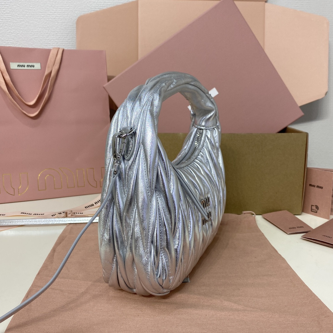 M1v M1v wander matelassé nappa leather hobo bag 17x20x6cm