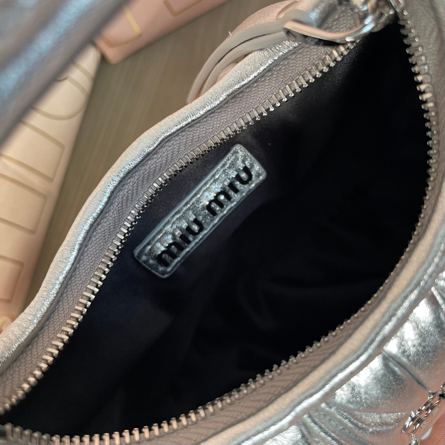M1v M1v wander matelassé nappa leather hobo mini-bag 14x17.5x5.5cm