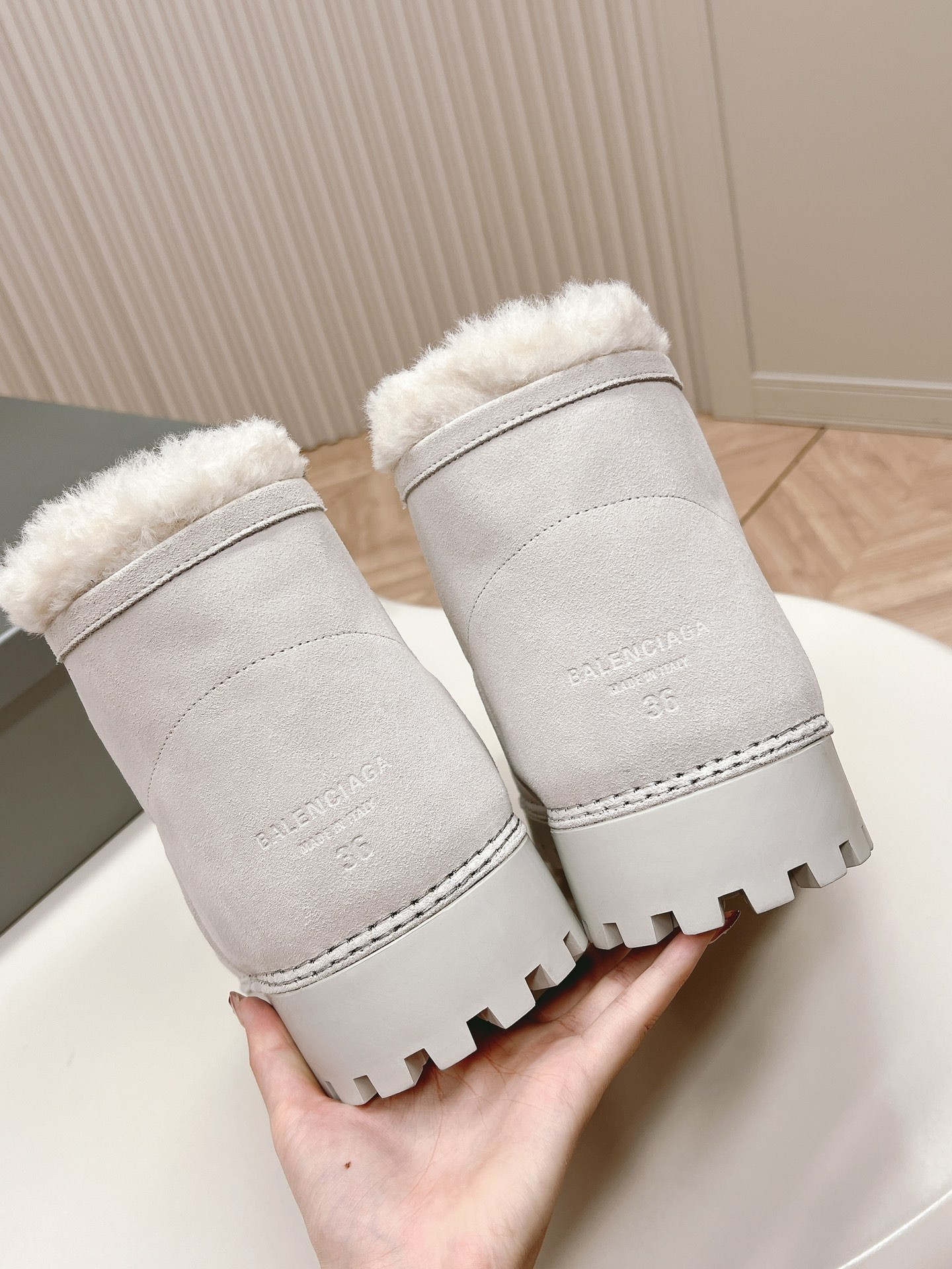 ua Ba*len*cia*ga snow boot
