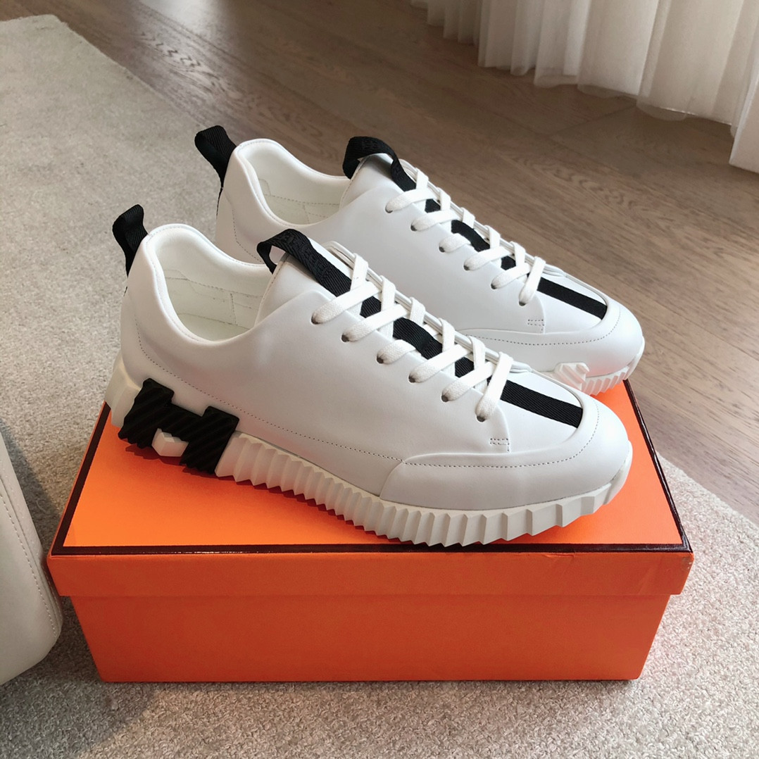 ua H**mes bouncing sneaker