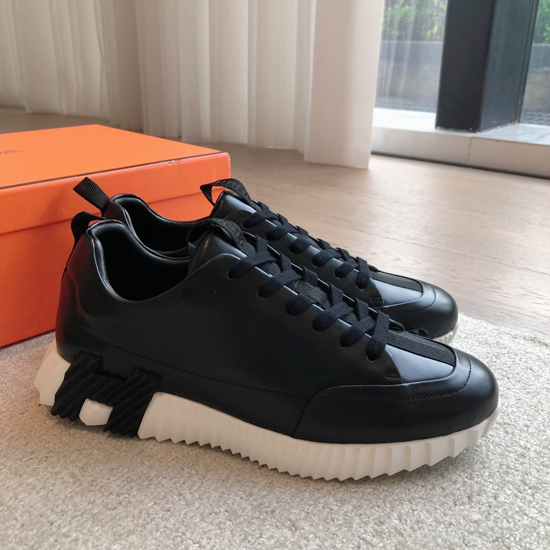 ua H**mes bouncing sneaker