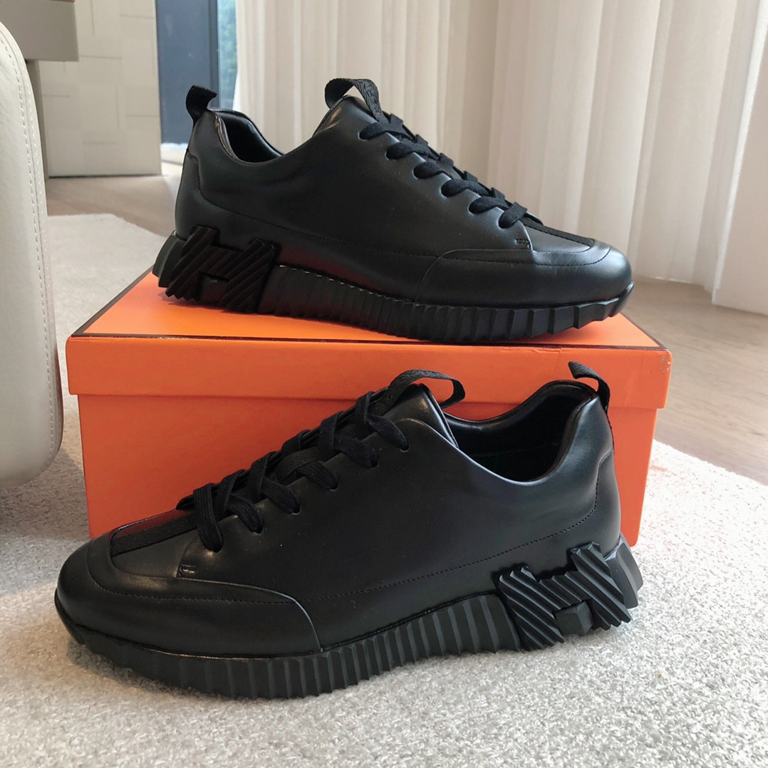 ua H**mes bouncing sneaker