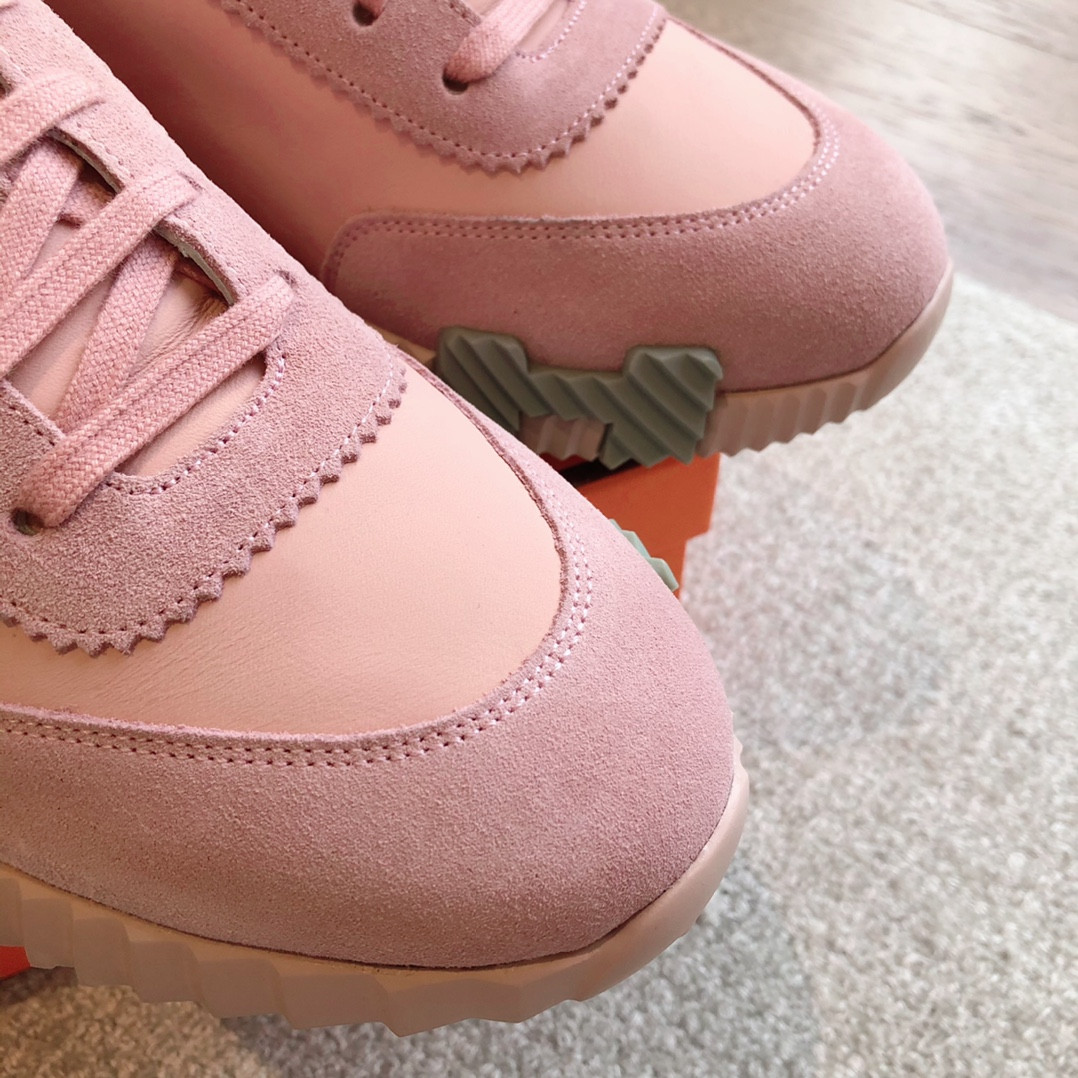 ua H**mes bouncing sneaker