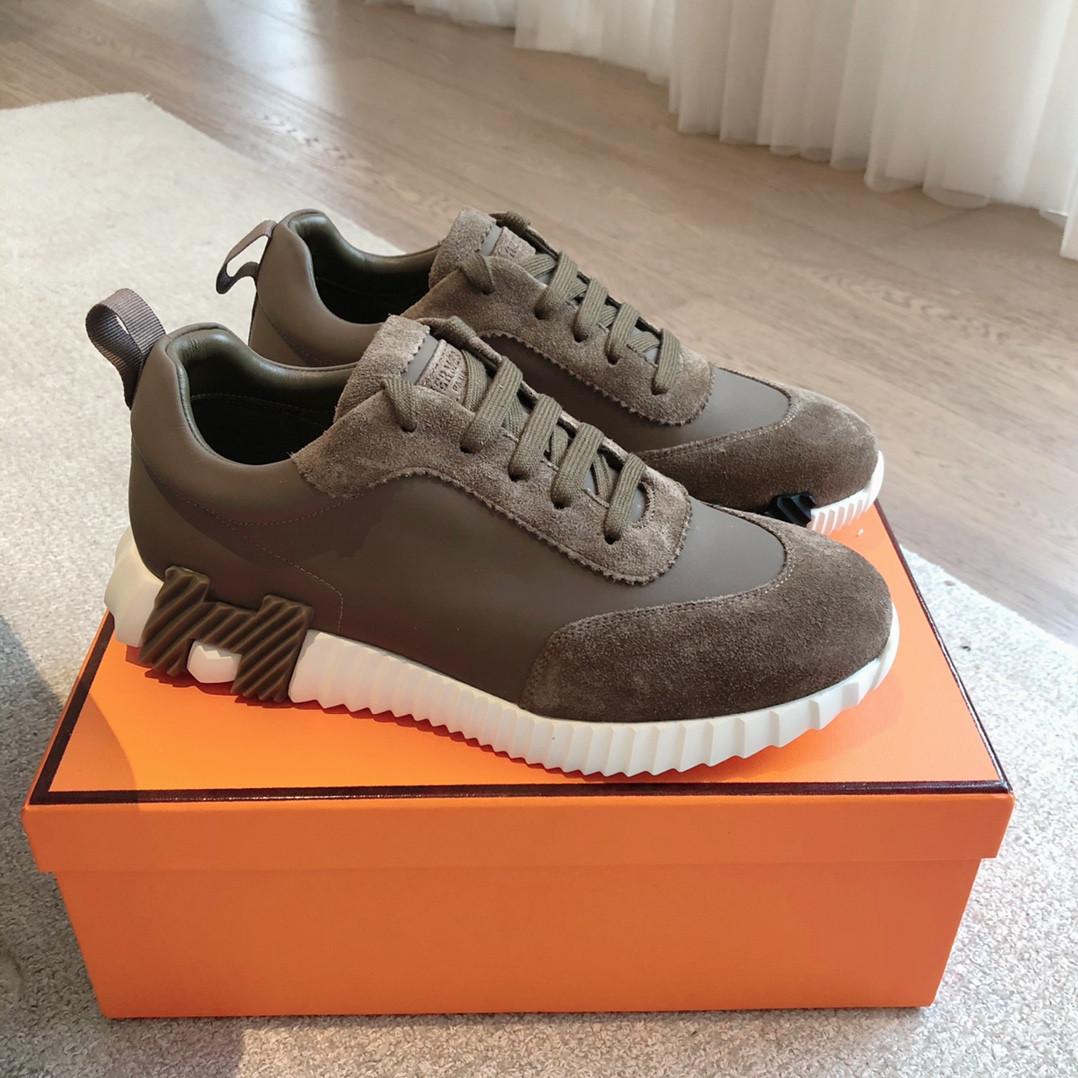 ua H**mes bouncing sneaker