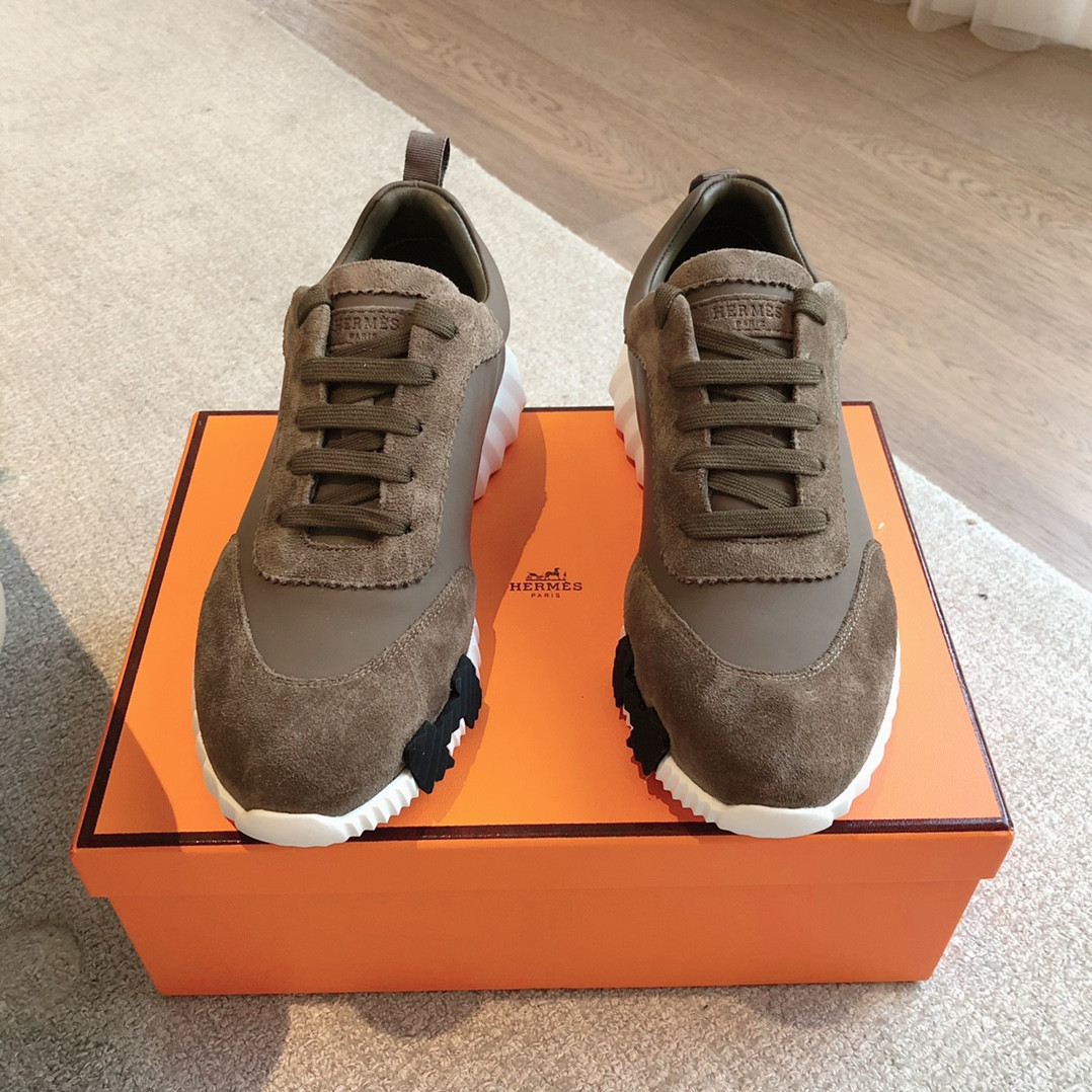 ua H**mes bouncing sneaker