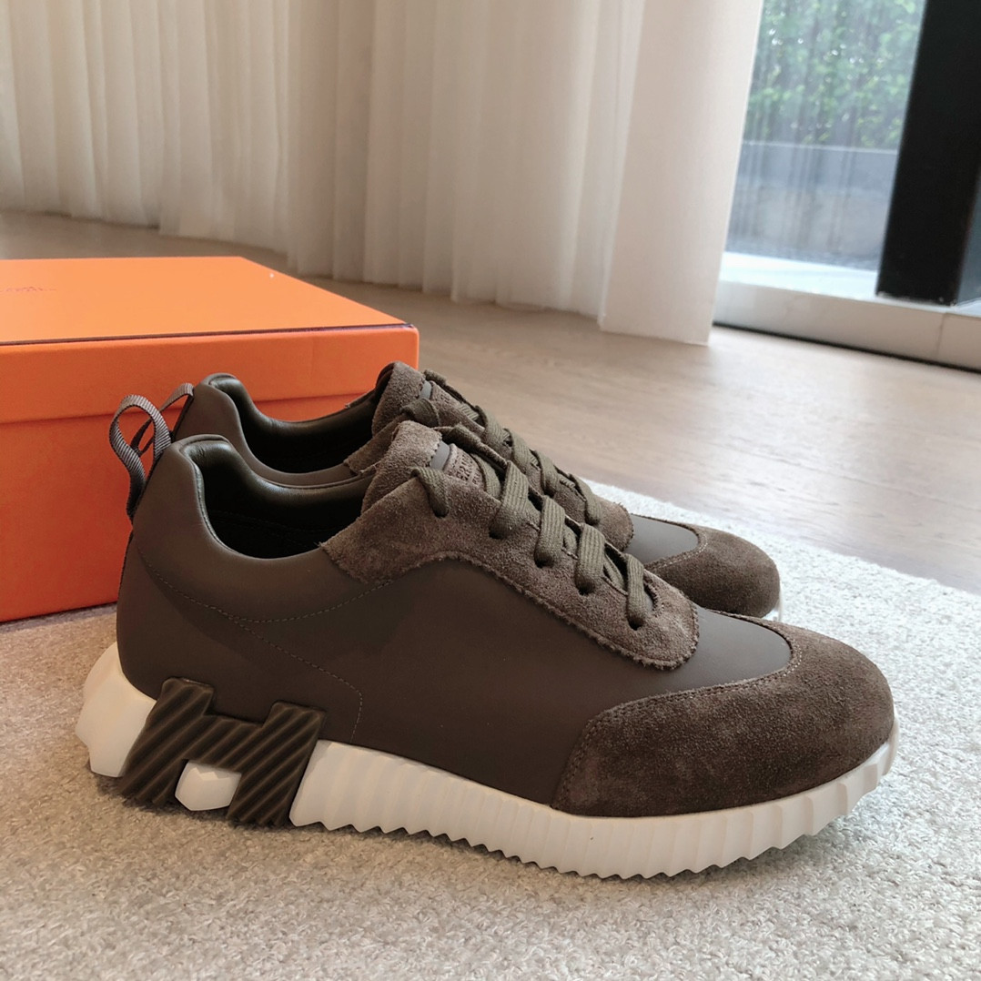 ua H**mes bouncing sneaker