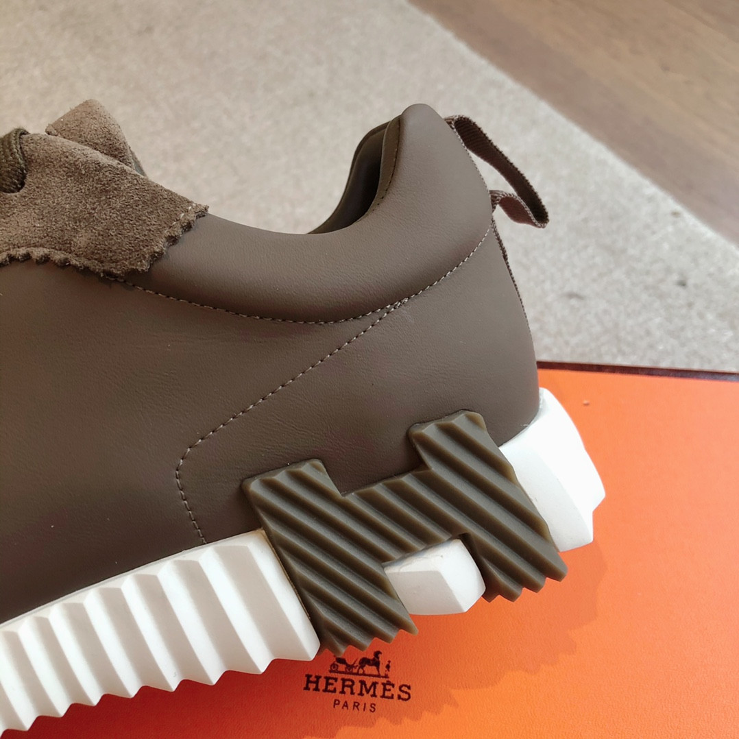 ua H**mes bouncing sneaker