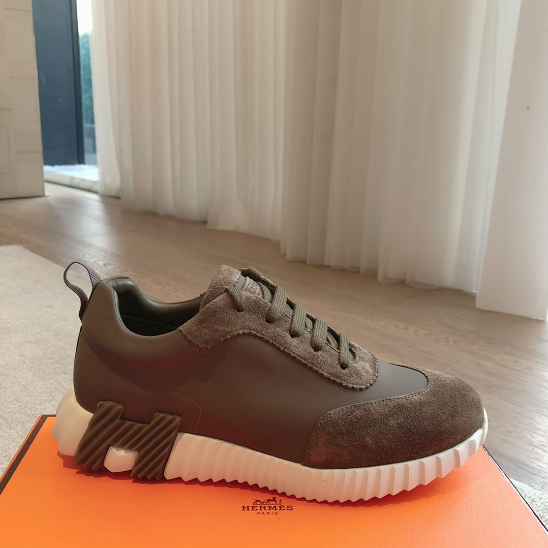 ua H**mes bouncing sneaker