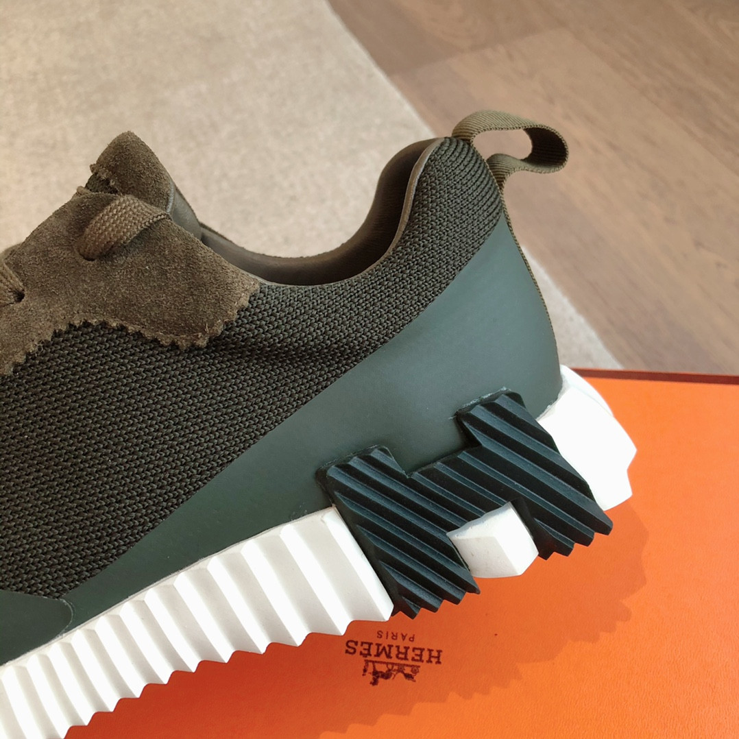 ua H**mes bouncing sneaker