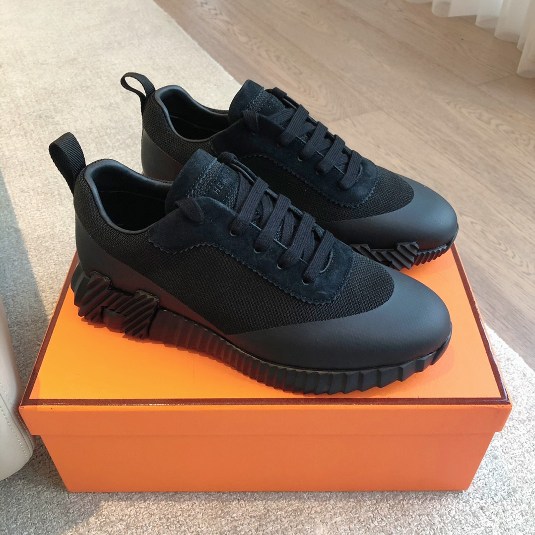 ua H**mes bouncing sneaker