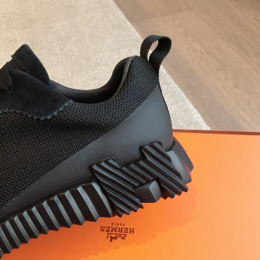 ua H**mes bouncing sneaker