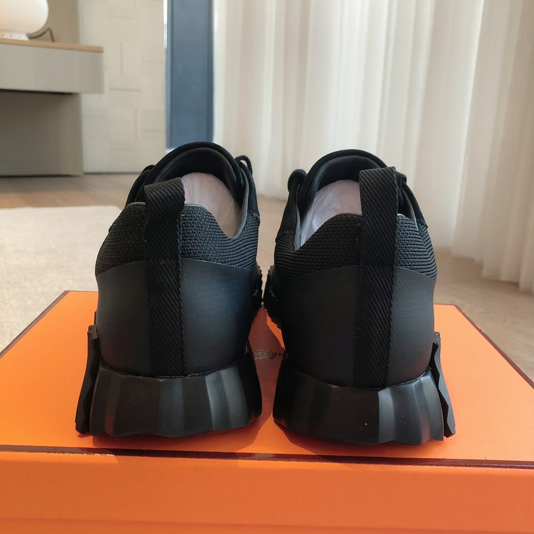 ua H**mes bouncing sneaker