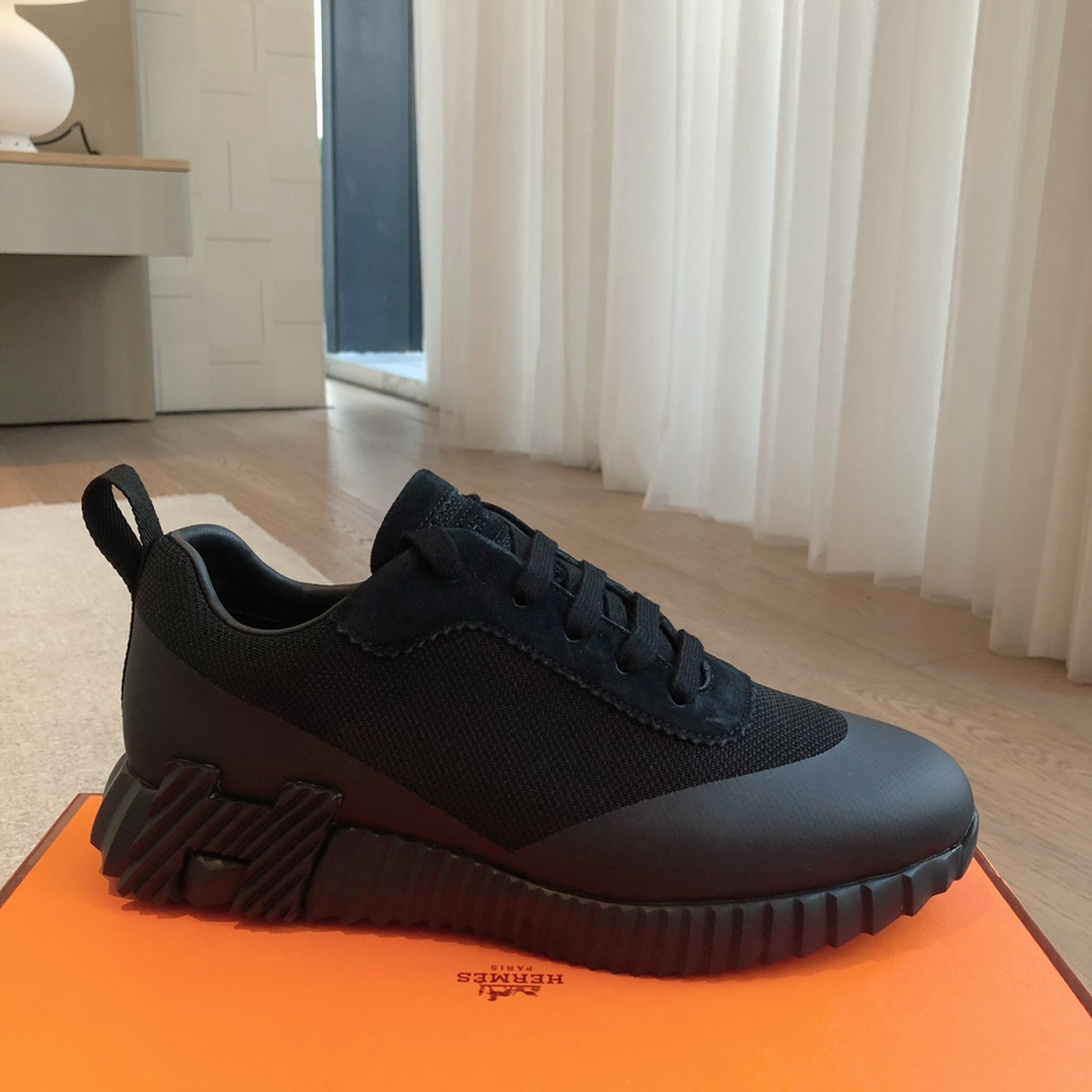 ua H**mes bouncing sneaker