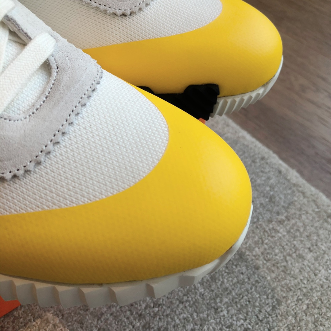 ua H**mes bouncing sneaker
