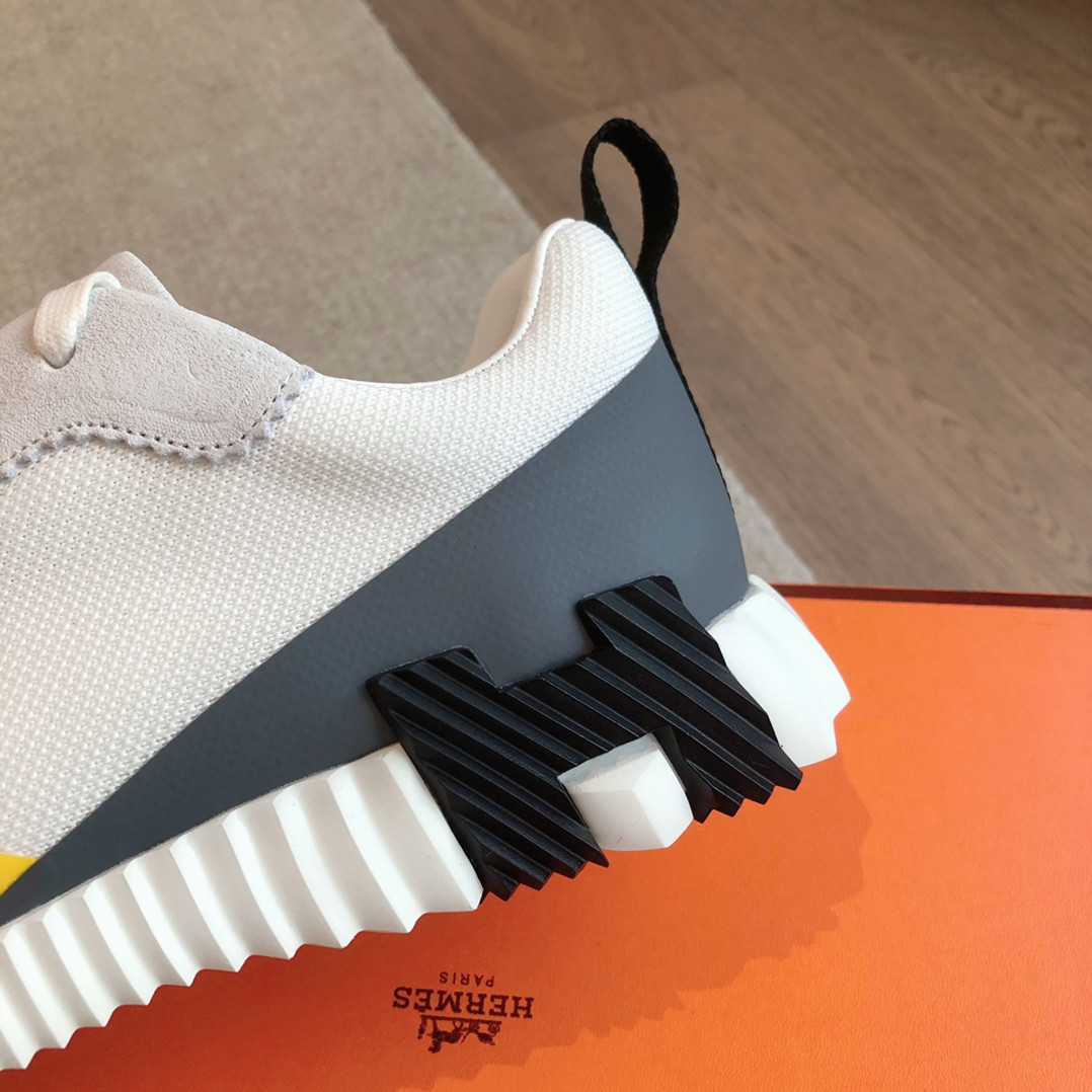 ua H**mes bouncing sneaker