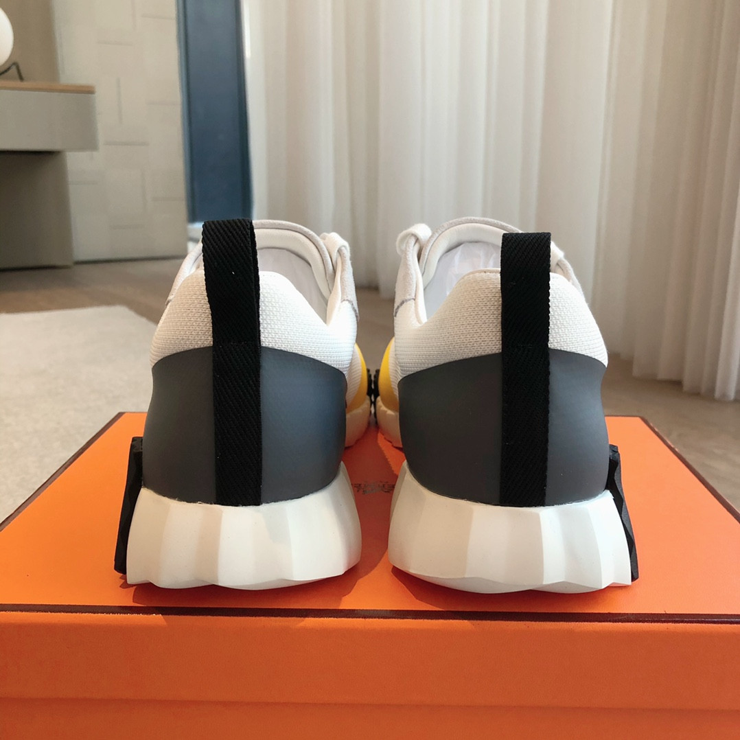 ua H**mes bouncing sneaker