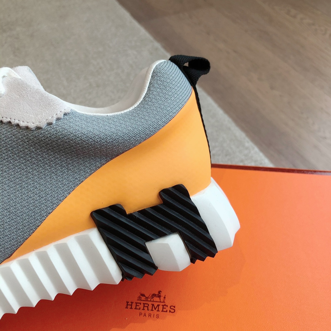 ua H**mes bouncing sneaker