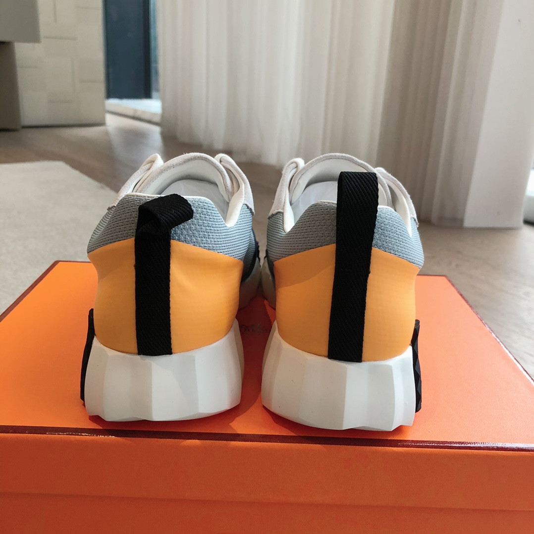 ua H**mes bouncing sneaker