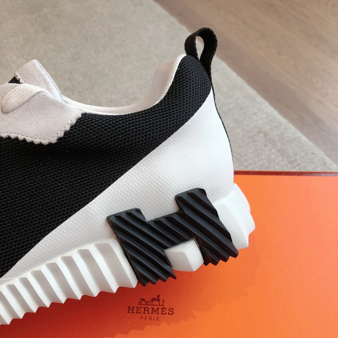 ua H**mes bouncing sneaker