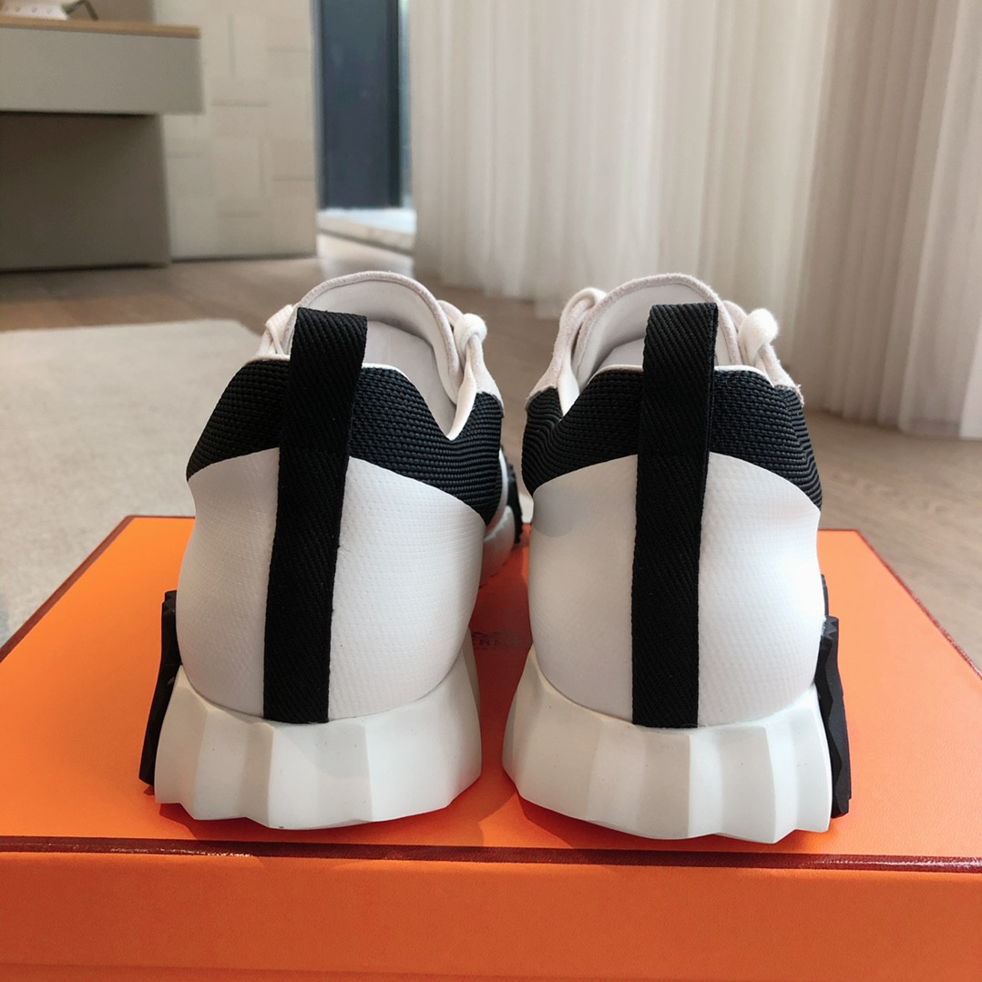 ua H**mes bouncing sneaker
