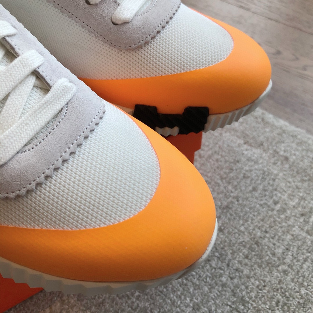 ua H**mes bouncing sneaker