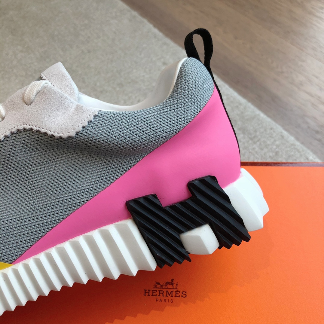 ua H**mes bouncing sneaker