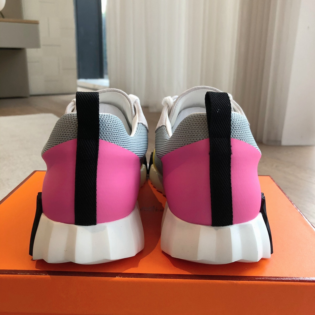 ua H**mes bouncing sneaker