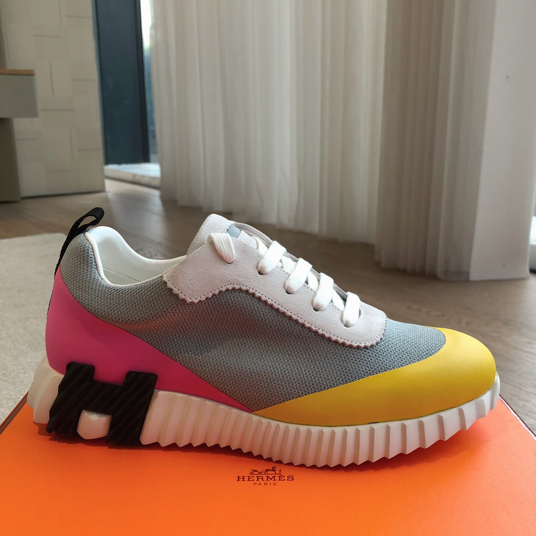 ua H**mes bouncing sneaker