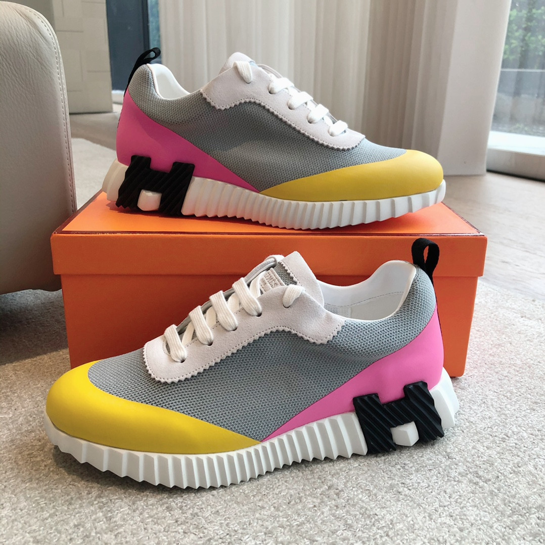 ua H**mes bouncing sneaker