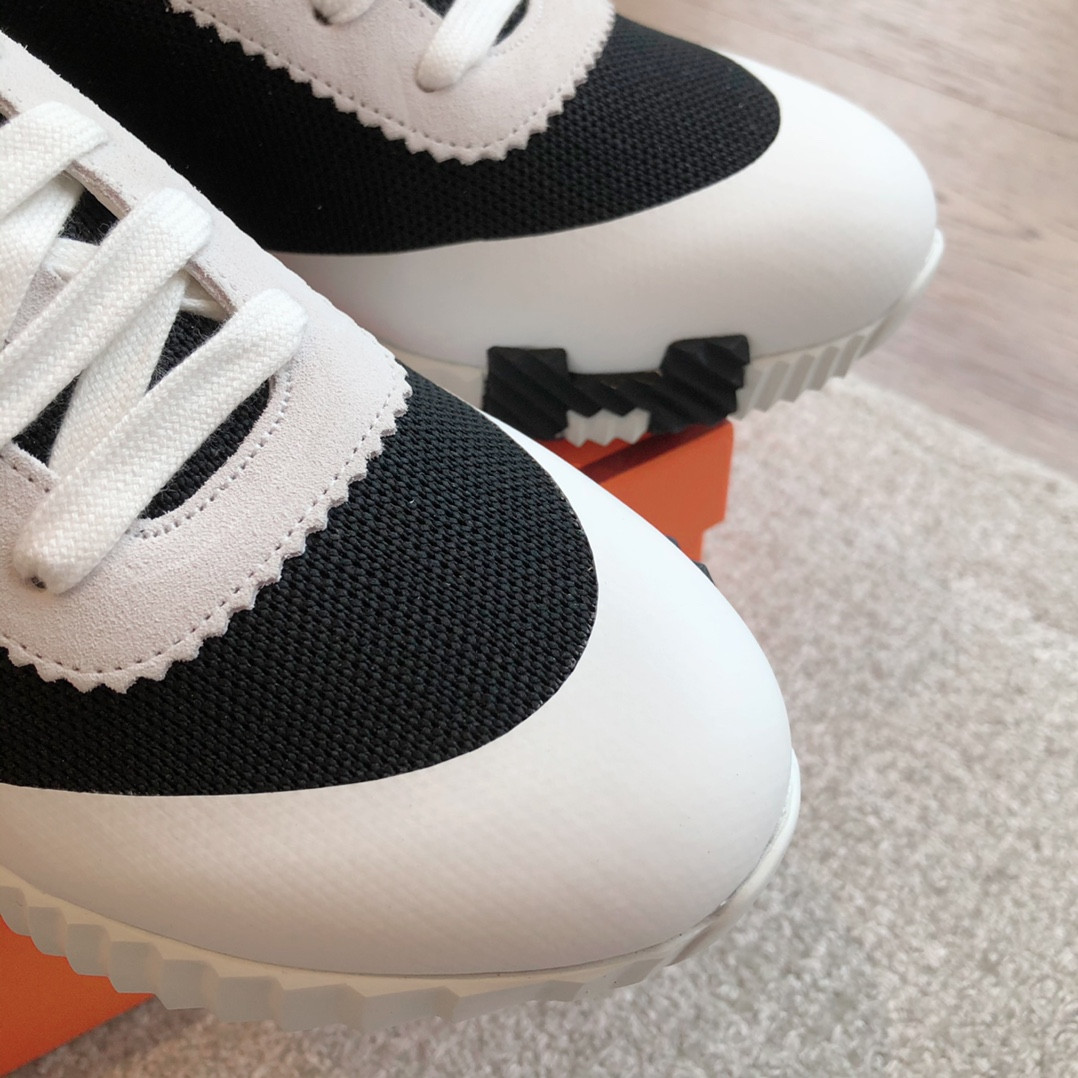 ua H**mes bouncing sneaker