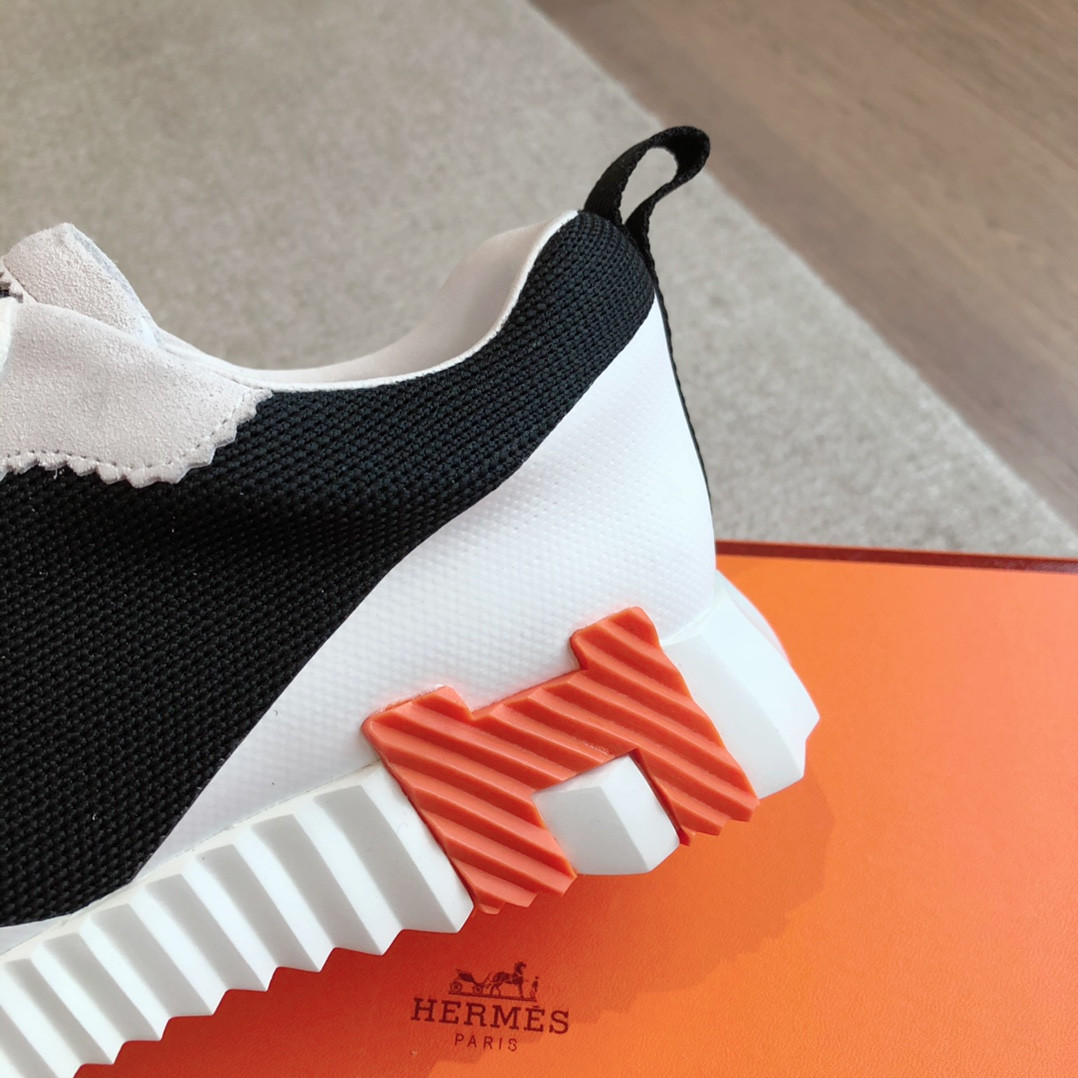 ua H**mes bouncing sneaker