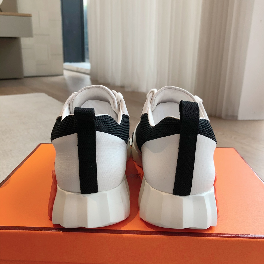 ua H**mes bouncing sneaker