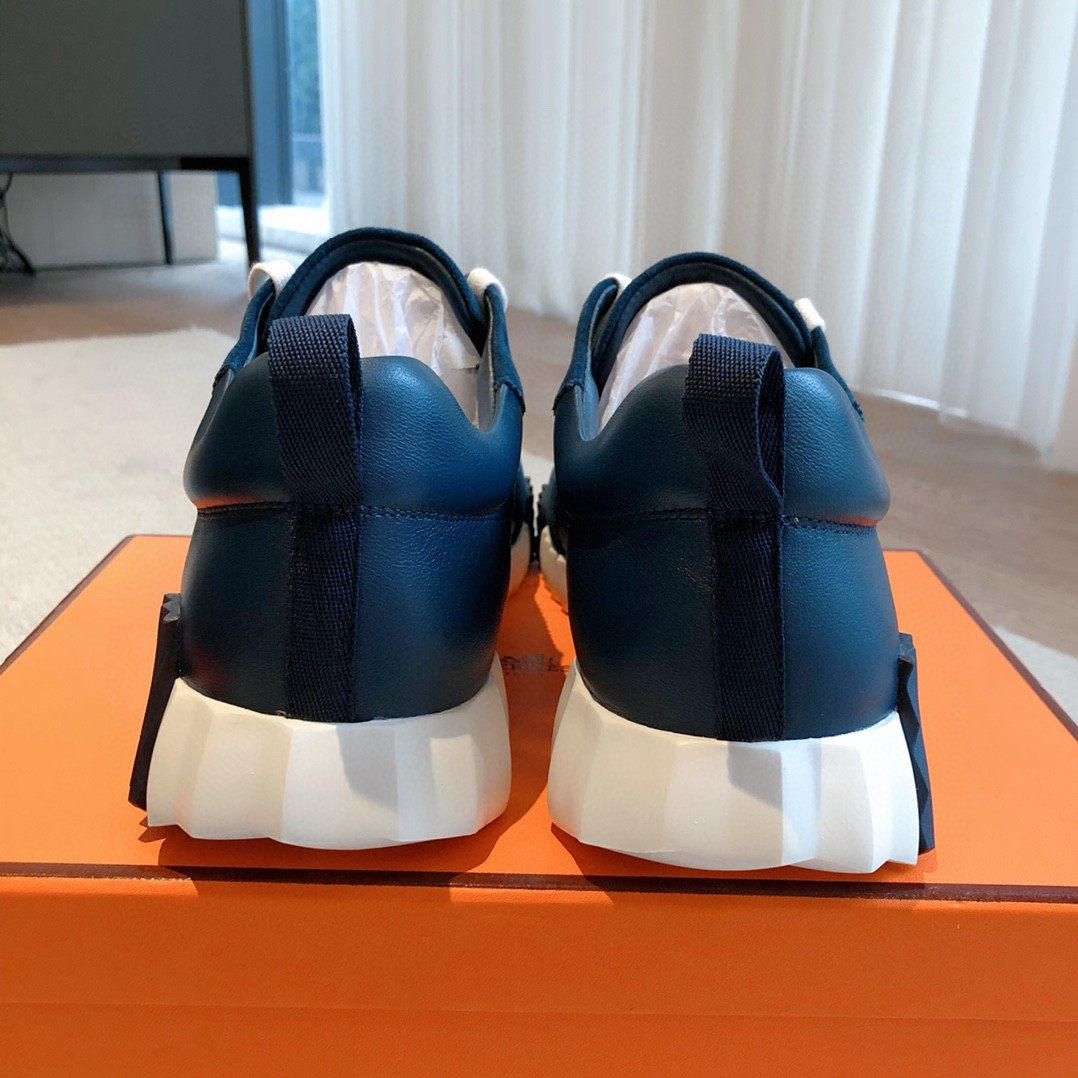 ua H**mes bouncing sneaker