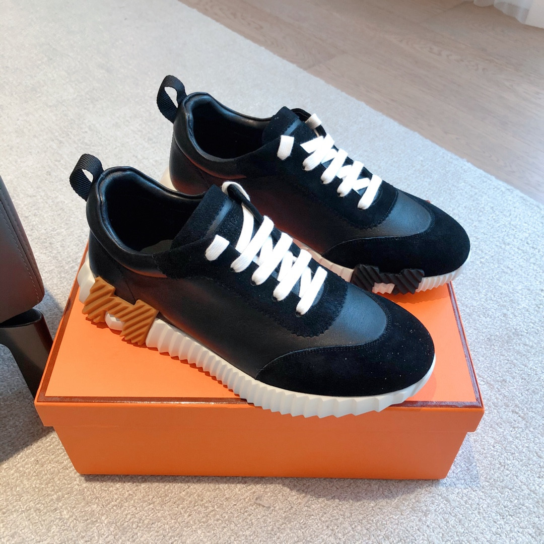 ua H**mes bouncing sneaker