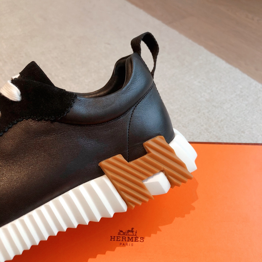 ua H**mes bouncing sneaker