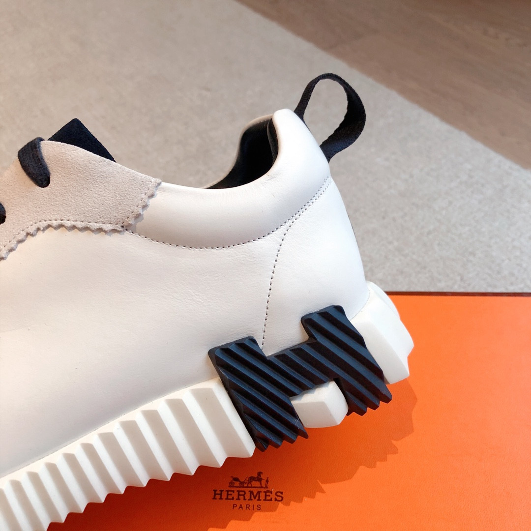 ua H**mes bouncing sneaker