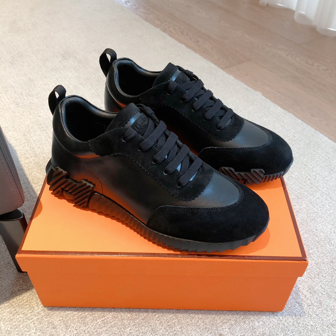 ua H**mes bouncing sneaker