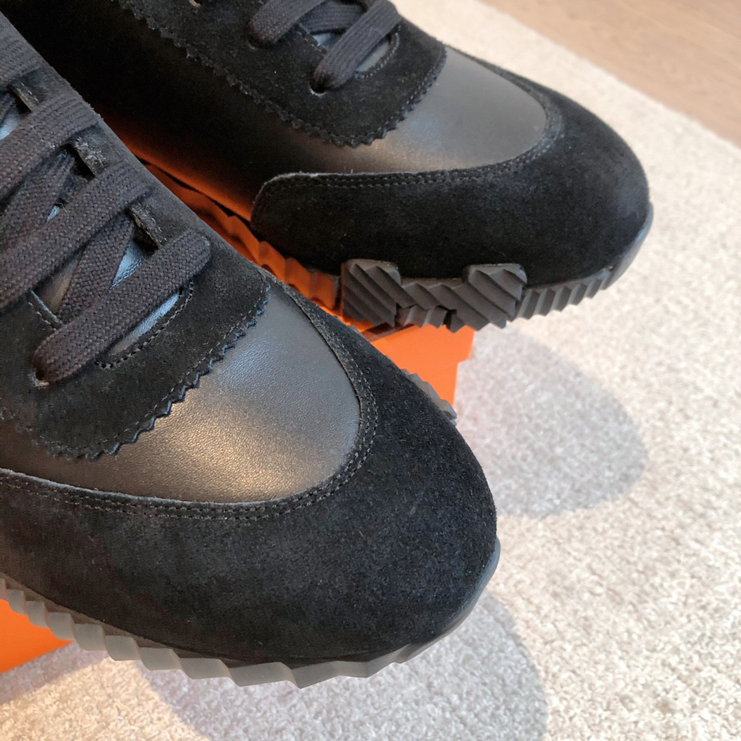 ua H**mes bouncing sneaker