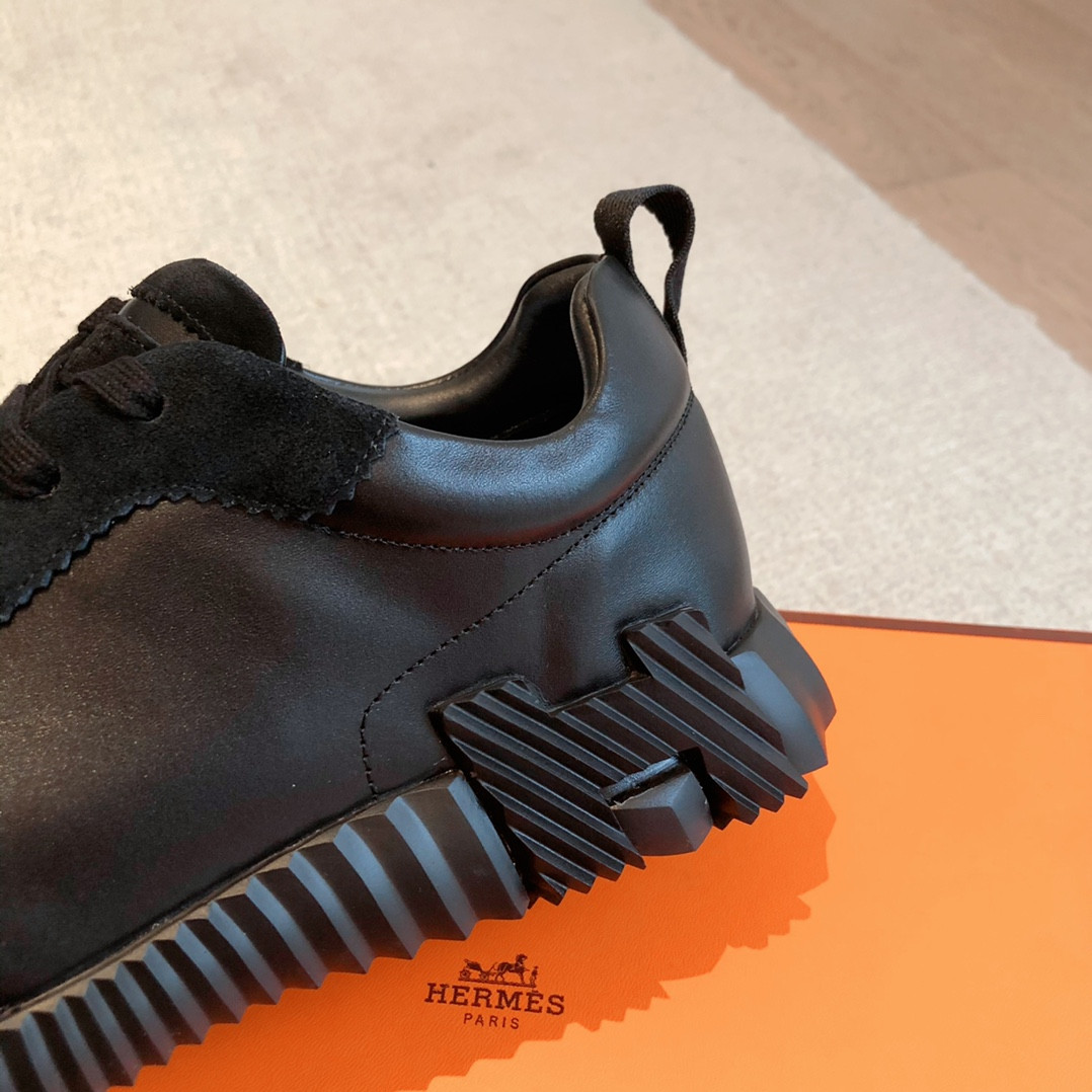 ua H**mes bouncing sneaker