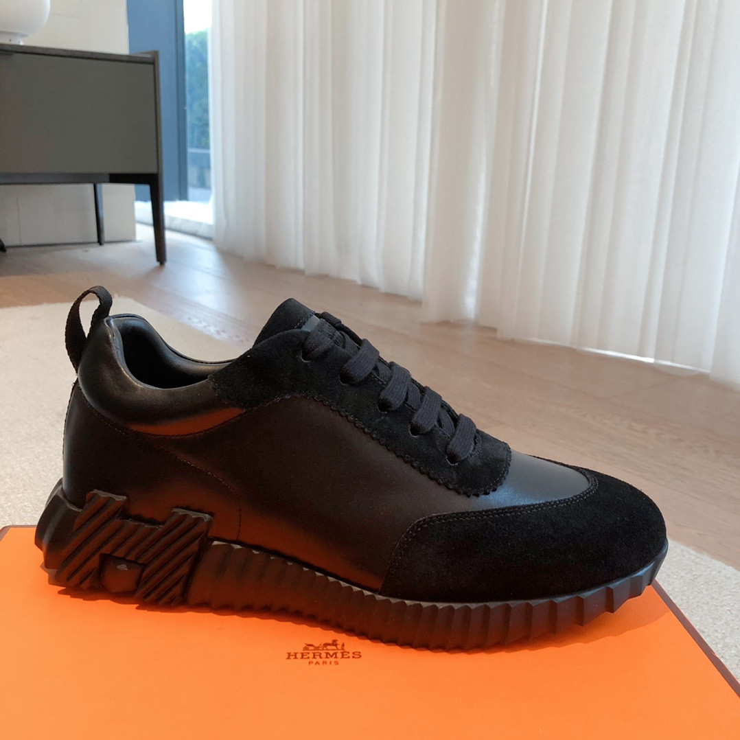 ua H**mes bouncing sneaker