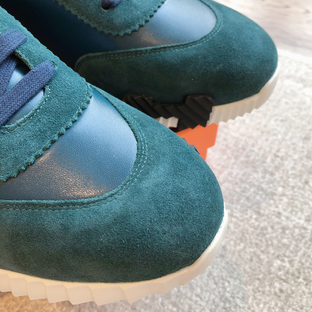 ua H**mes bouncing sneaker