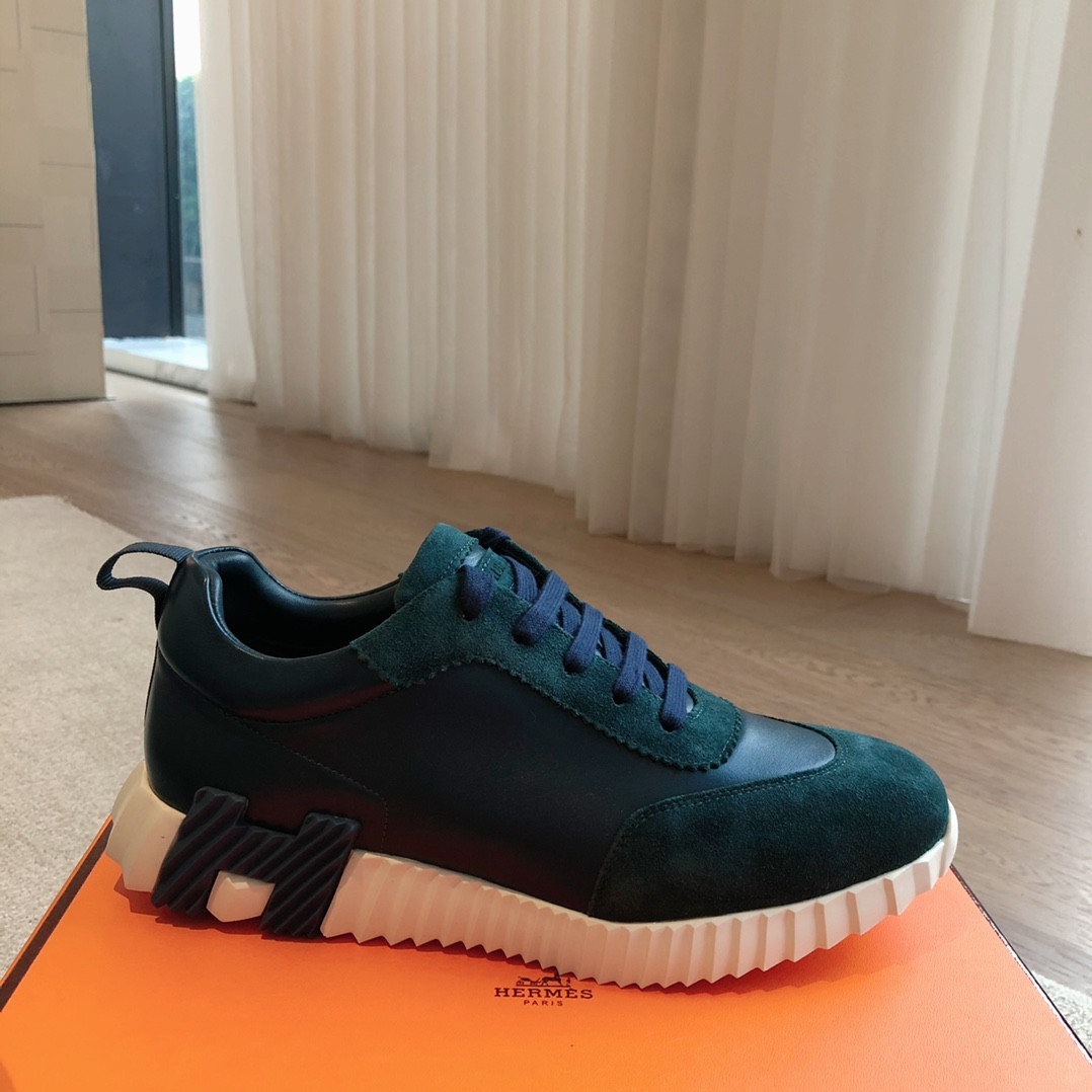 ua H**mes bouncing sneaker