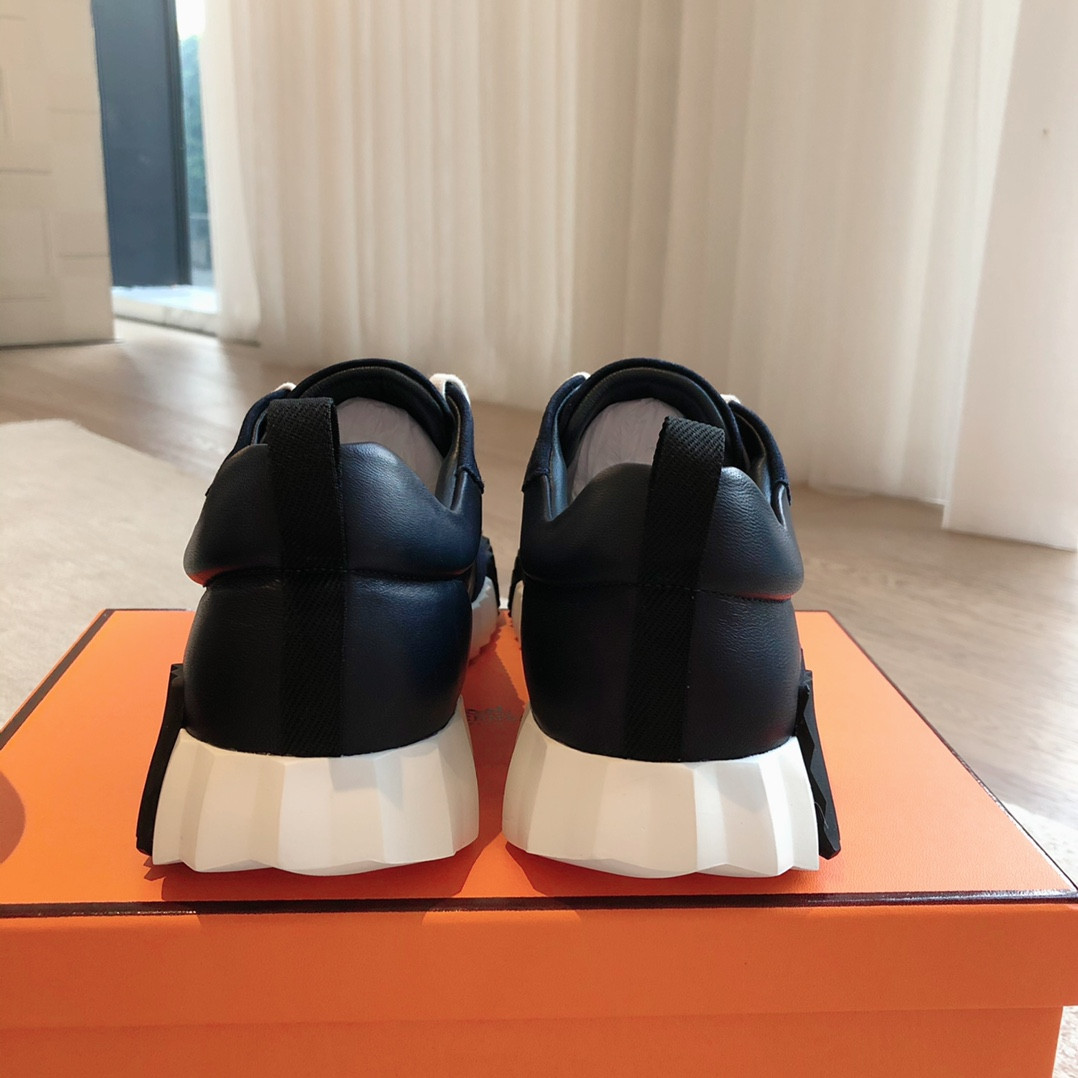 ua H**mes bouncing sneaker