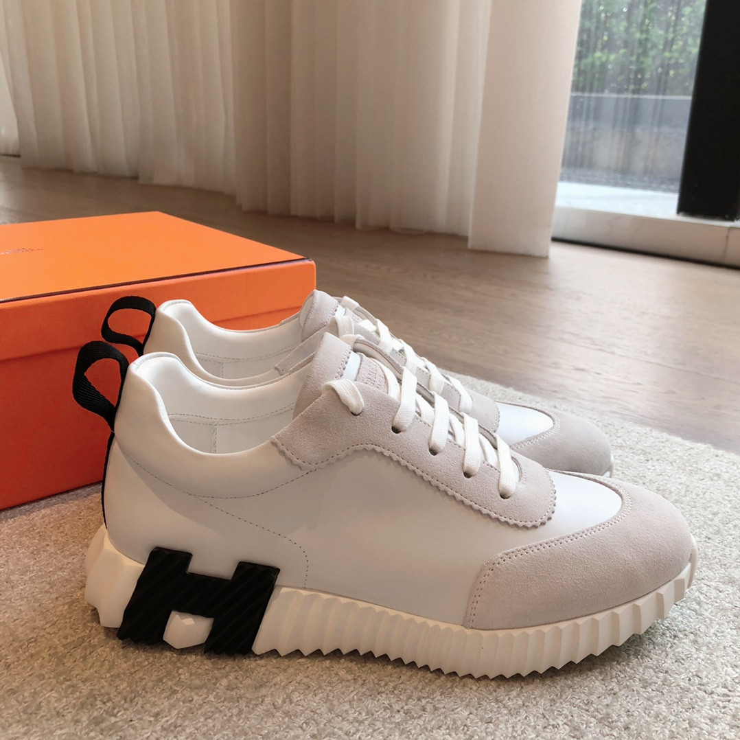 ua H**mes bouncing sneaker