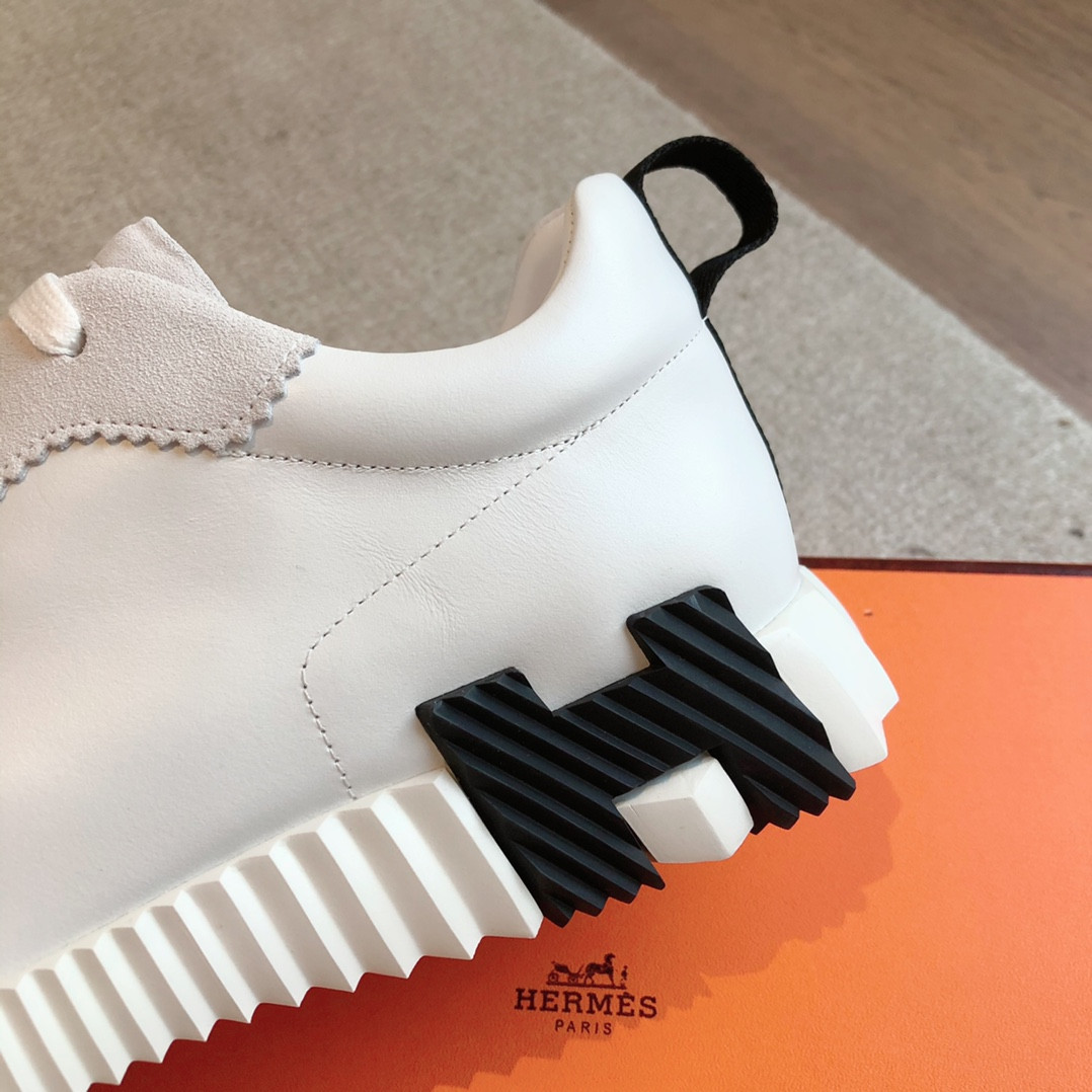 ua H**mes bouncing sneaker