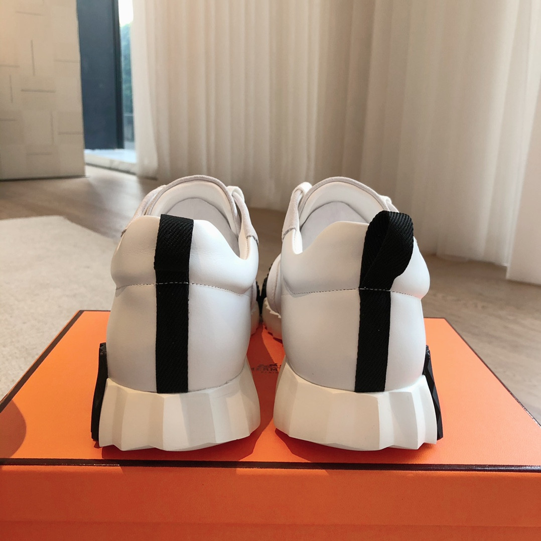 ua H**mes bouncing sneaker